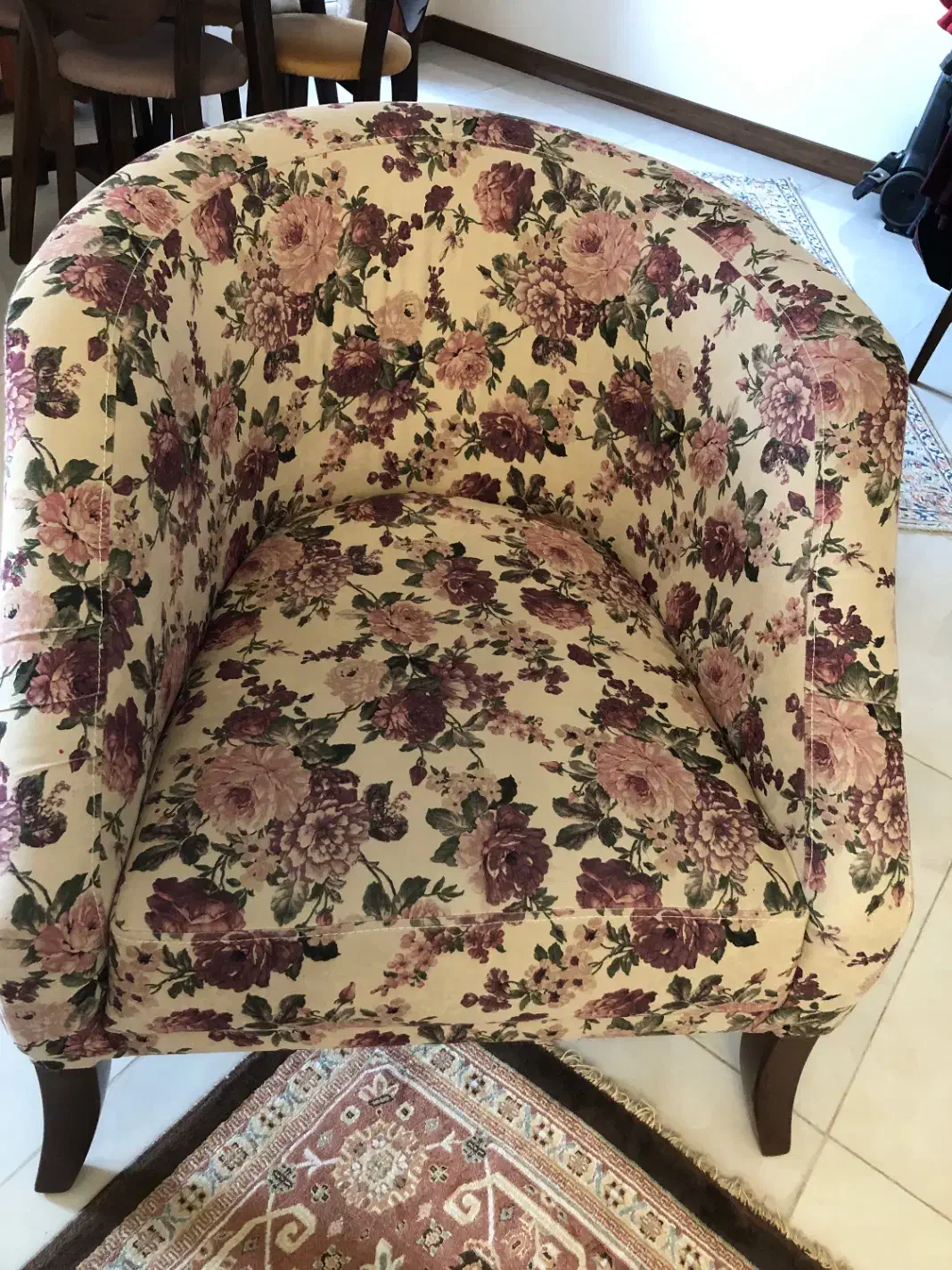 مبل ۷ نفره ، میز وسط، میز ناهار خوری ۶ نفره|مبلمان خانگی و میز عسلی|گرمدره, |دیوار