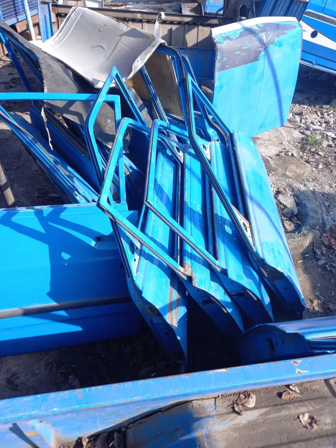 در و گلگیر و کاپوت و  اتاق جلو نیسان|قطعات یدکی و لوازم جانبی|رشت, لاکان|دیوار