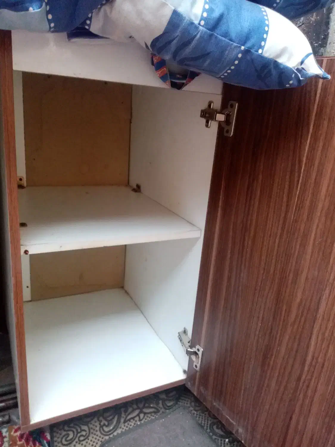 یک عدد موکت دو در ونیم یک کابینت تک|موکت|نیشابور, هفده شهریور|دیوار