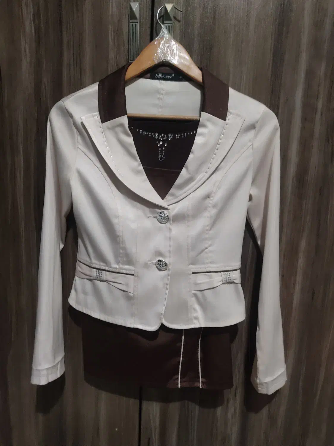 کت و دامن|لباس|رشت, پیرسرا|دیوار