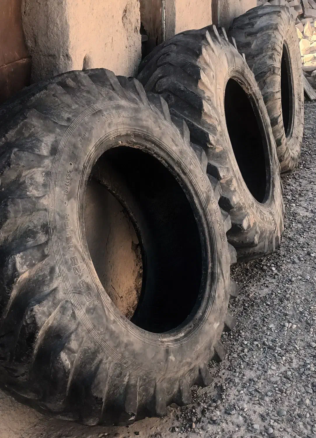 لاستیک بیل بکهو وبیل میکانیکی و گریدر|قطعات یدکی و لوازم جانبی|زابل, |دیوار