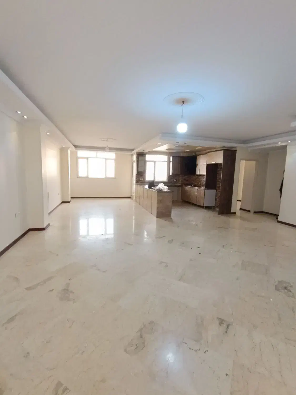 135متر 3 خواب تک واحدی سعادت آباد