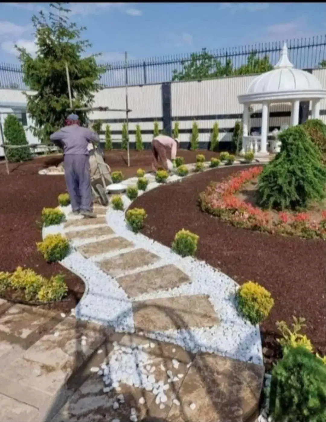 خدمات باغبانی گلکاری باغچه کاری تعویض خاک گلدون|خدمات باغبانی و درختکاری|نسیمشهر, |دیوار