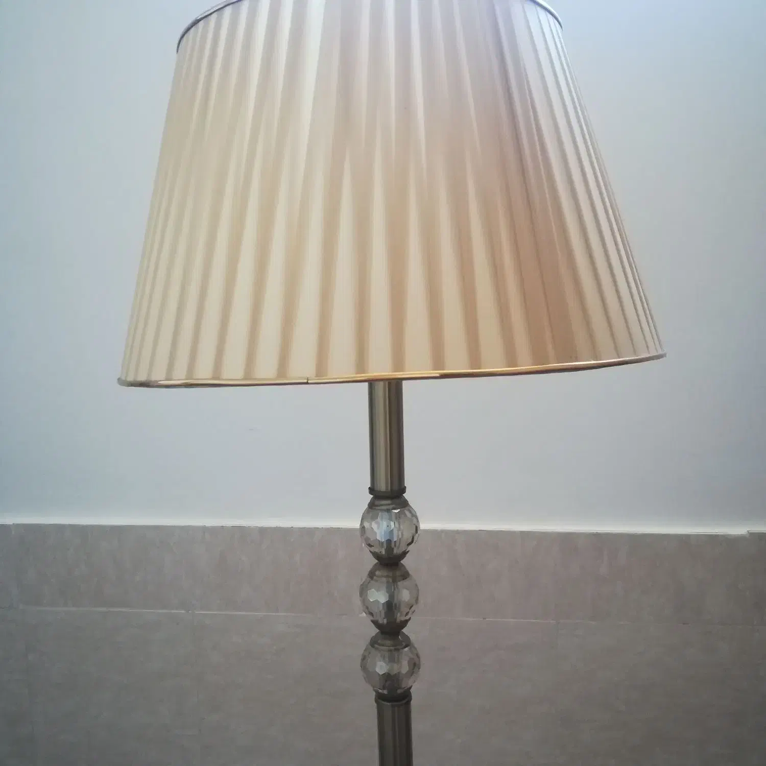 آباژور کنارسالنی|چراغ خواب و آباژور|بابا حیدر, |دیوار