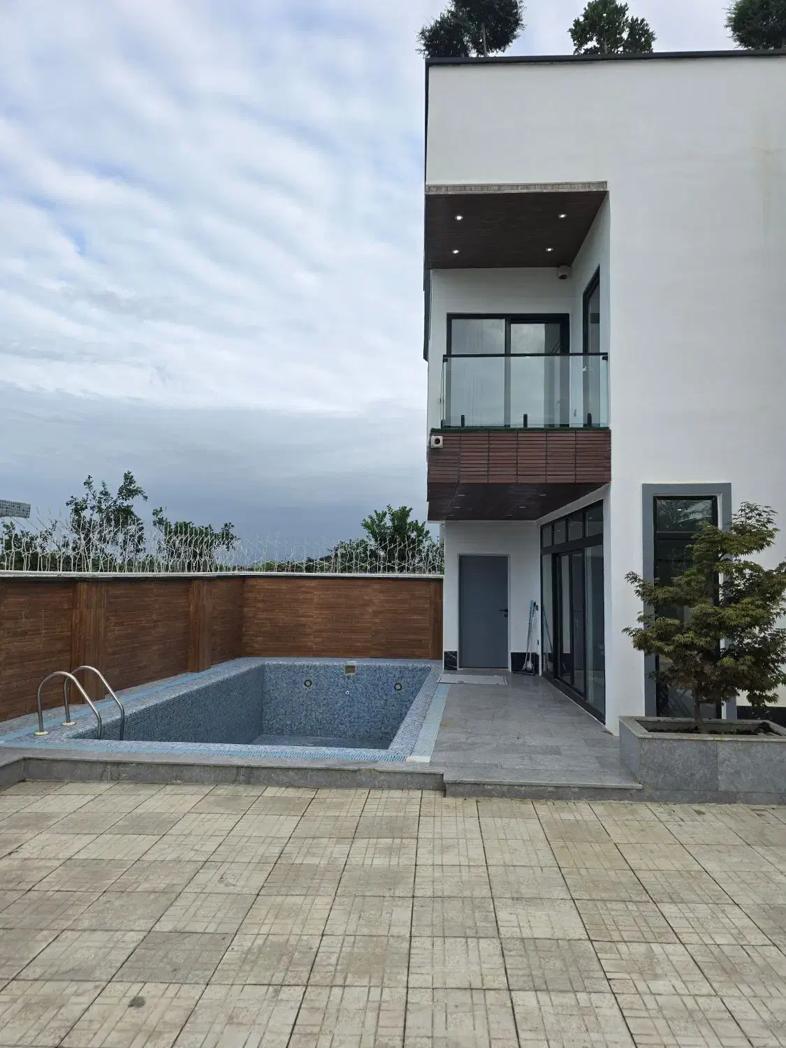 فروش ویلا دوبلکس ۳۸۰متری استخردار|فروش خانه و ویلا|تنکابن, |دیوار