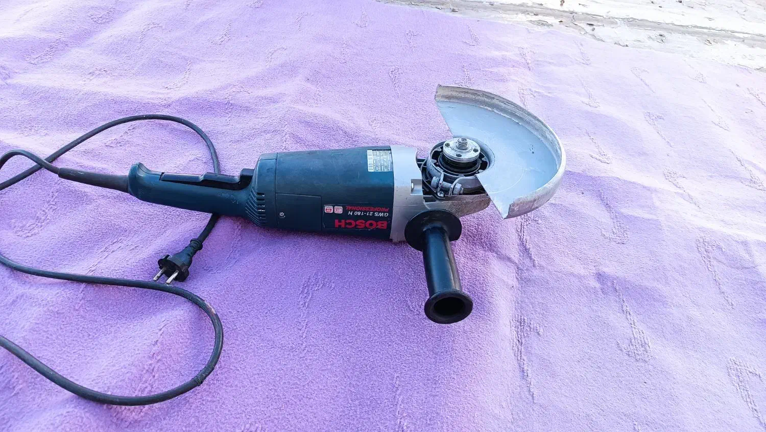 موکت و سنگ سایز موکت سه در یک متر فرز سالم|موکت|کرمانشاه, |دیوار