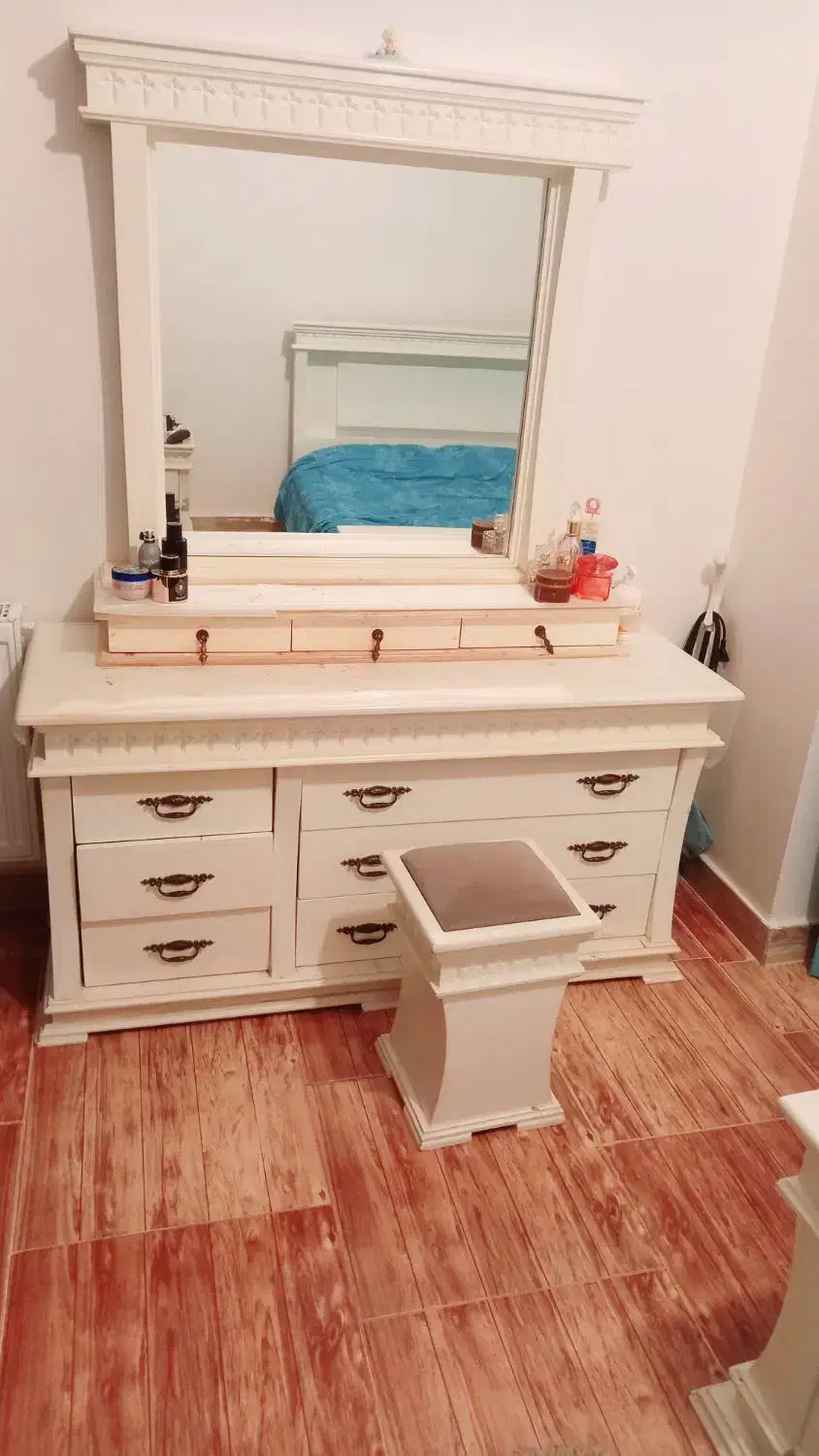 سرویس خواب کامل تخت میز آرایش به همراه دو پاتختی|تخت و سرویس خواب|رشت, جهاد|دیوار