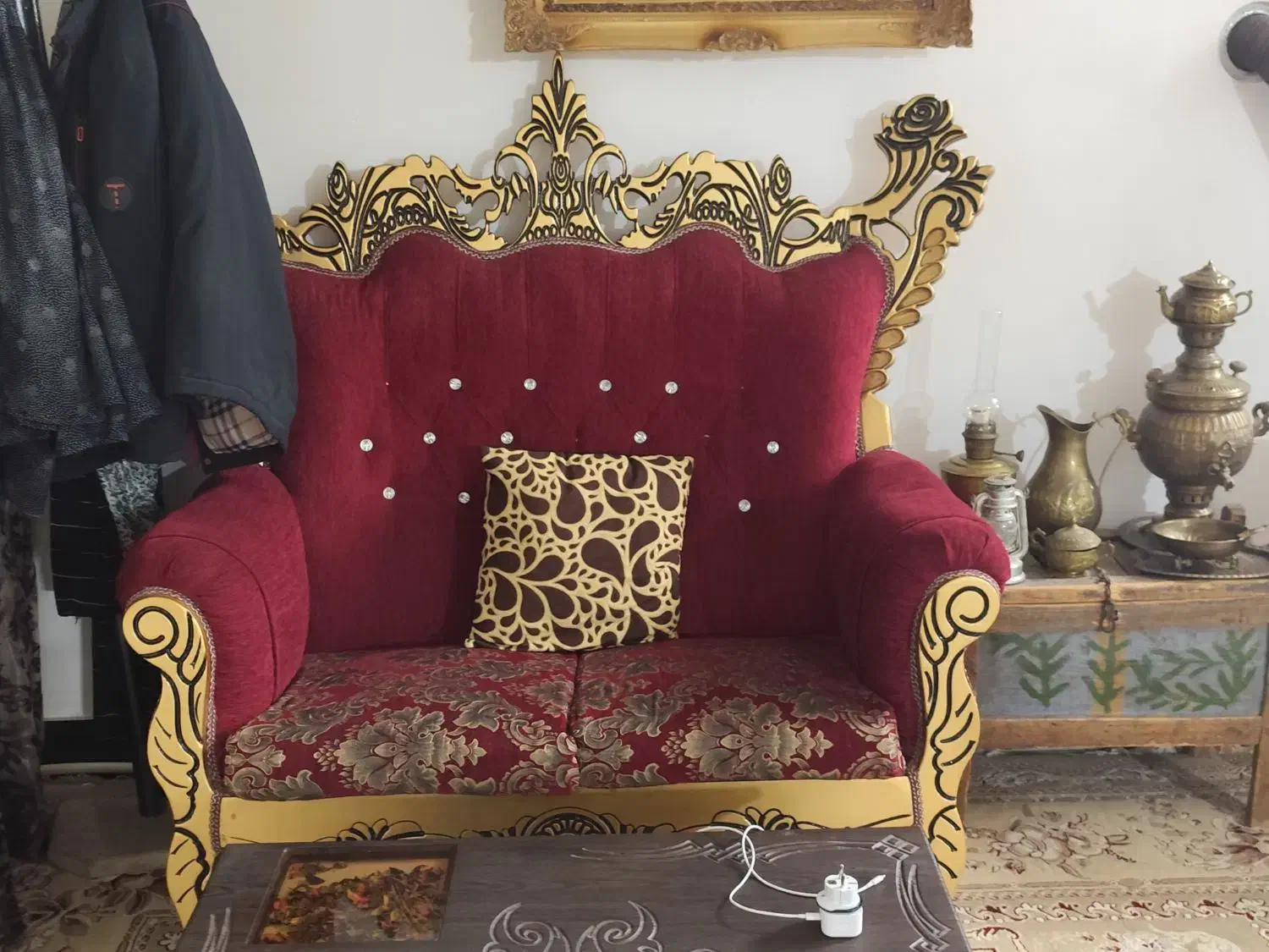 فروش مبل سلطنتی رنگ زرشکی|مبلمان خانگی و میز عسلی|اسفراین, |دیوار