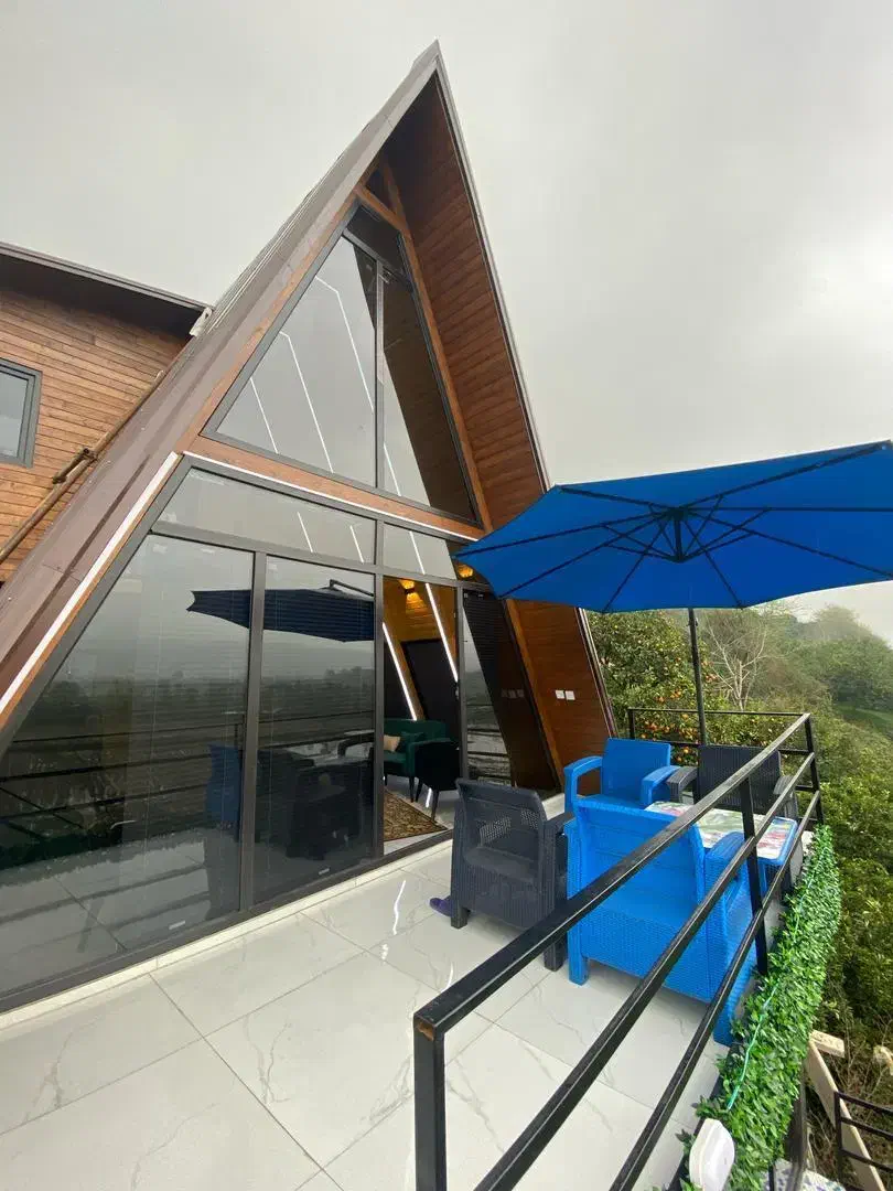 کلبه استخردار منظره دار شیک|اجارهٔ کوتاه‌مدت ویلا و باغ|شیرگاه, |دیوار