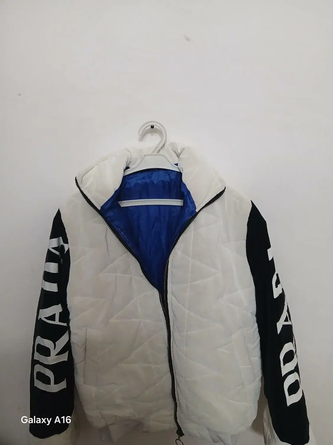 تعدادی لباس در حد نو و تمیز|لباس|فولادشهر, مسکن مهر فولادشهر|دیوار