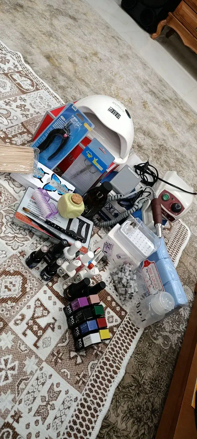 وسایل کاشت ناخن نو|آرایشگاه و سالن‌های زیبایی|ملارد, |دیوار