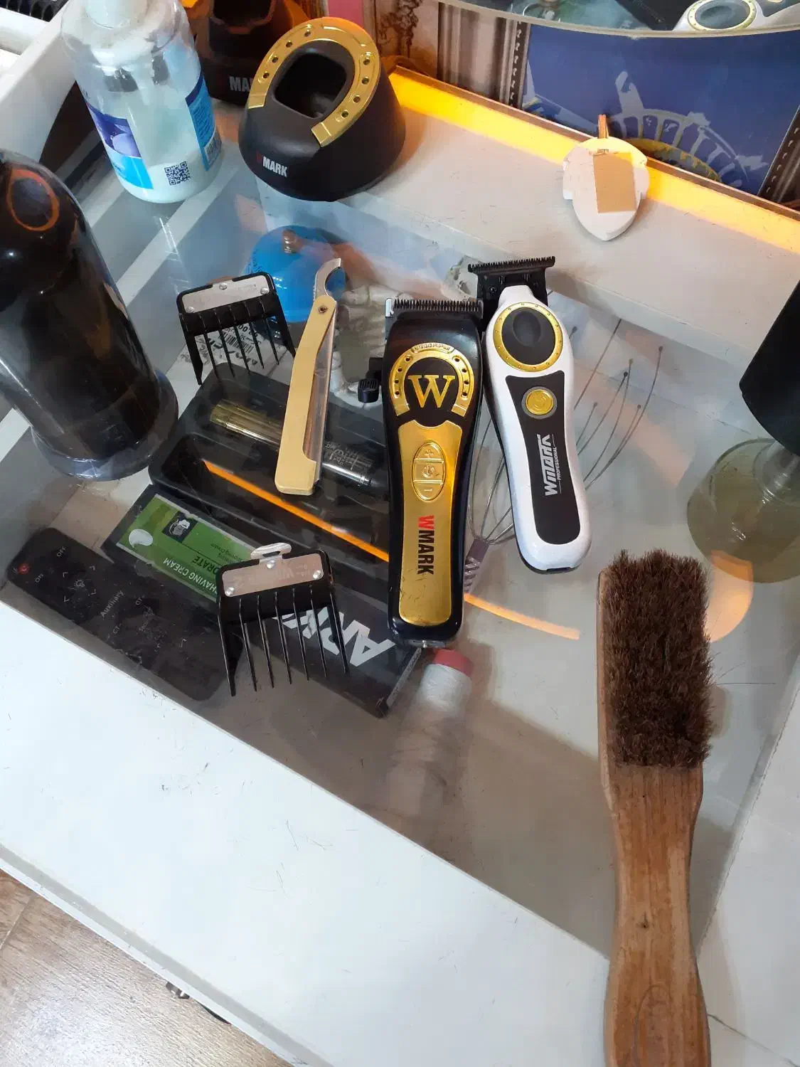 دکور آرایشگاه و ابزار کار و سرشور|آرایشگاه و سالنهای زیبایی|ورامین, ورامین|دیوار