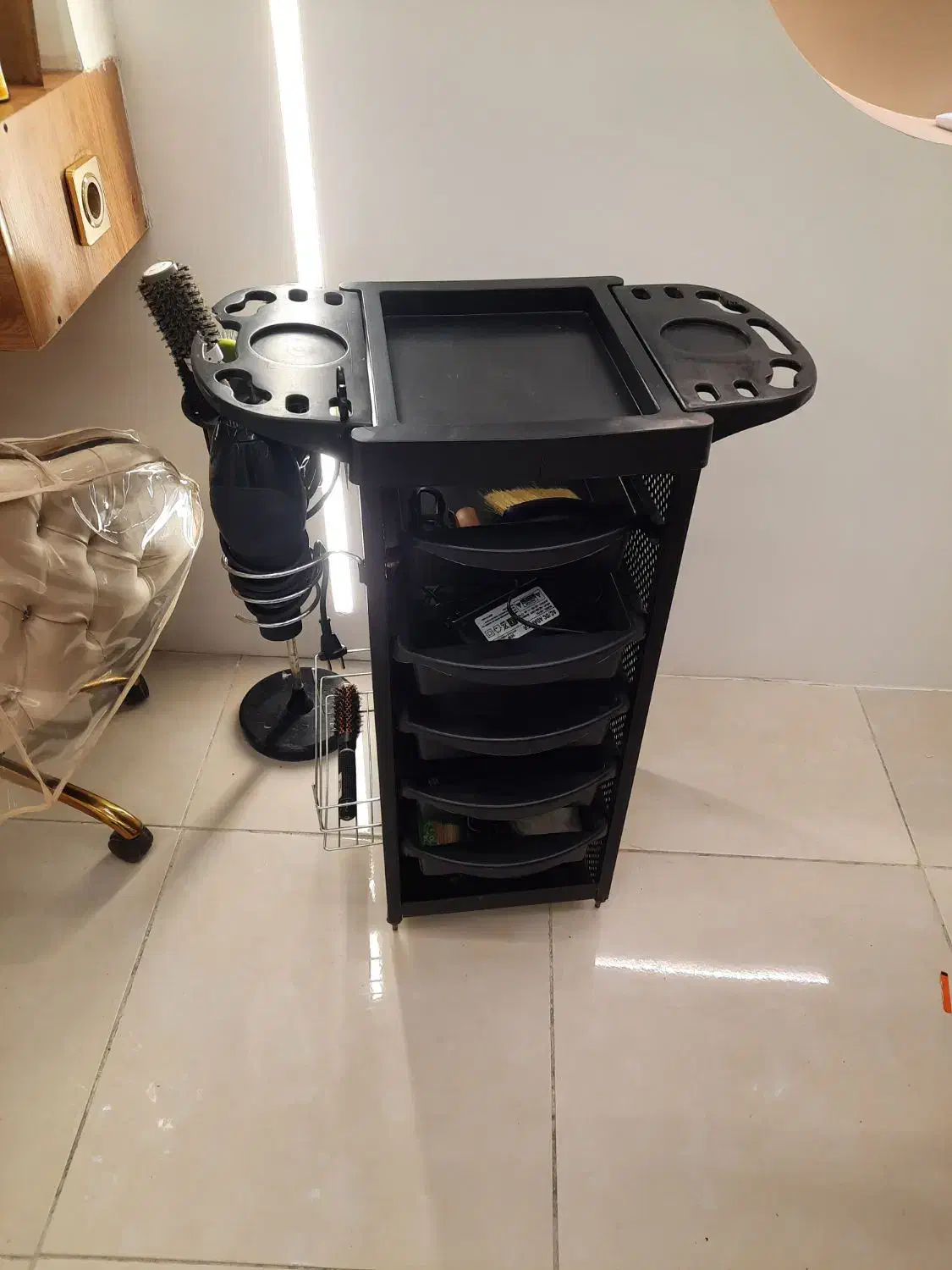 فروش تجهیزات وصندلی ارایشگاه زنانه تخفیف موقع فروش|آرایشگاه و سالنهای زیبایی|محمدیه-قزوین, |دیوار