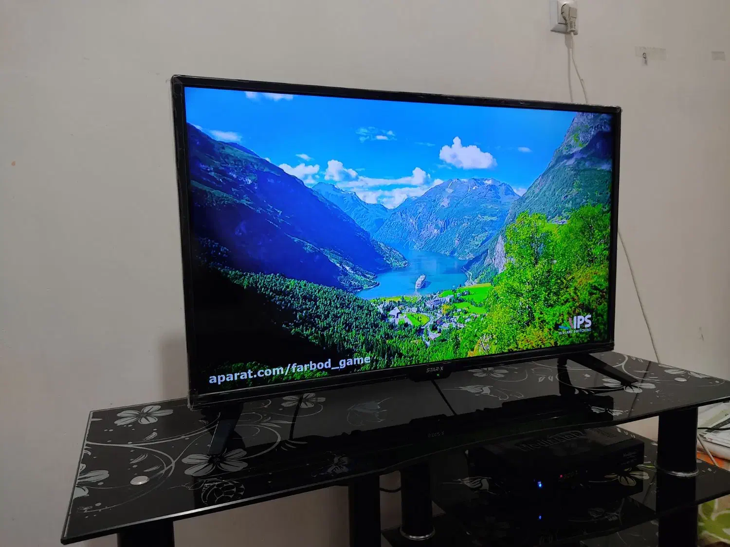 تلویزیون ال ای دی 32 اینچ استار ایکس با میزسکوریت|تلویزیون و پروژکتور|اندیمشک, |دیوار