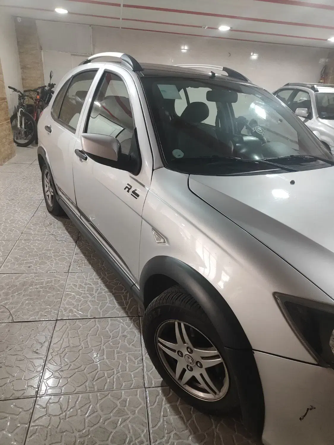 ماشین کوییکR ۱۴۰۰(دارای مانیتور و بدون رنگ)|خودرو سواری و وانت|تبریز, |دیوار