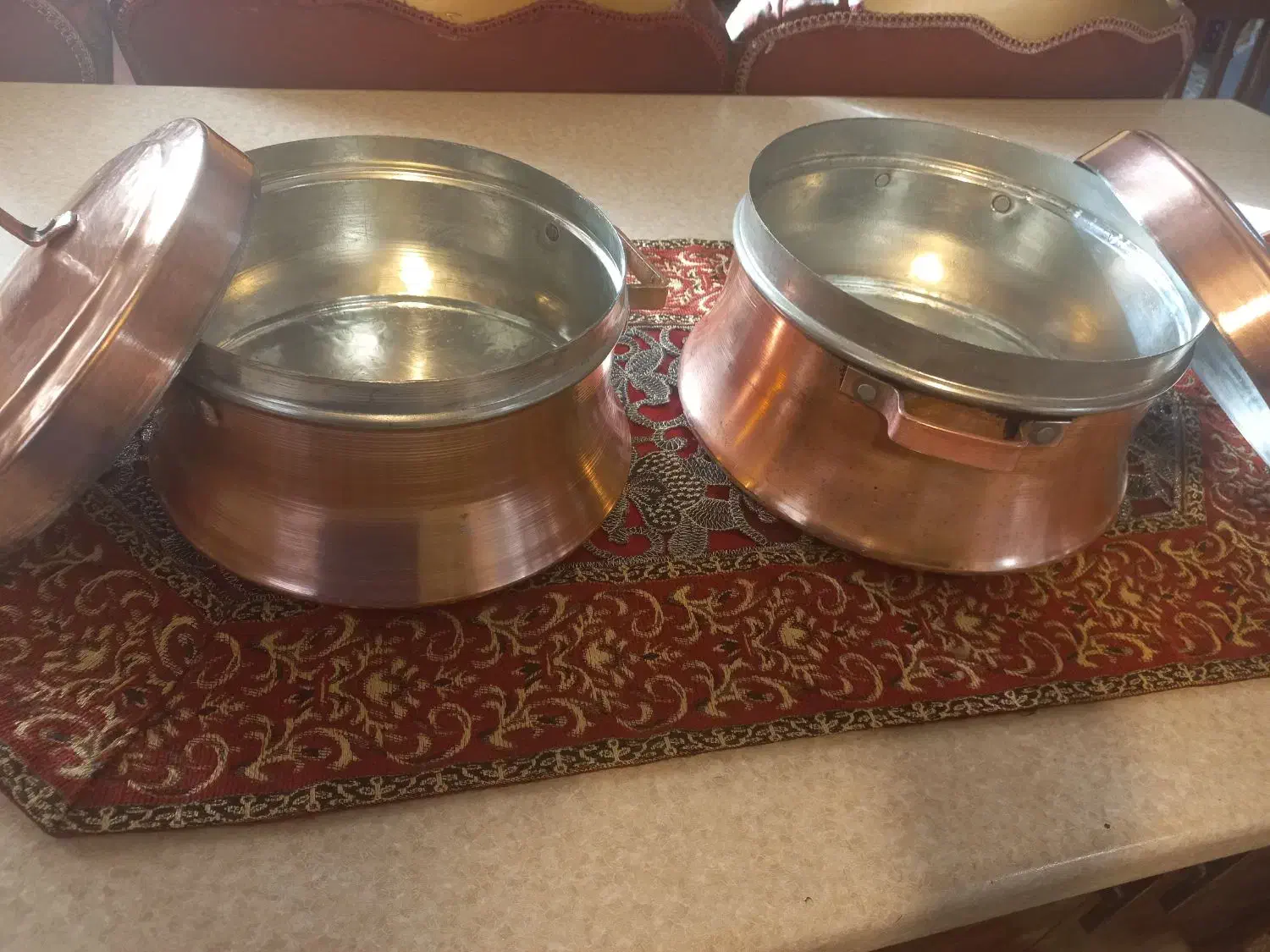 دوعددقابلهمسیقدیمیوسفیدشده|ظروف پختوپز|اصفهان, خواجو|دیوار