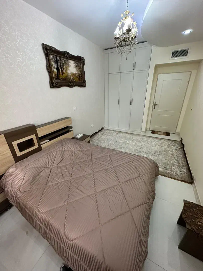 تخت دو نفره به همراه دو عسلی همراه با تشک|تخت و سرویس خواب|اسلامشهر, شهرک واوان|دیوار