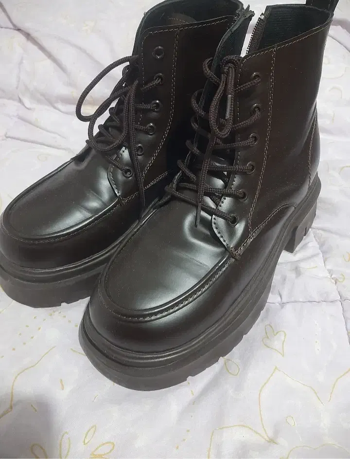 بوتین|کیف، کفش، کمربند|سلماس, |دیوار