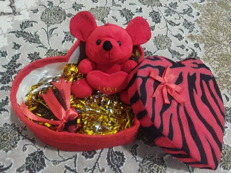 عروسک|اسباب‌بازی بچه|رباط‌کریم, کاظم‌آباد|دیوار