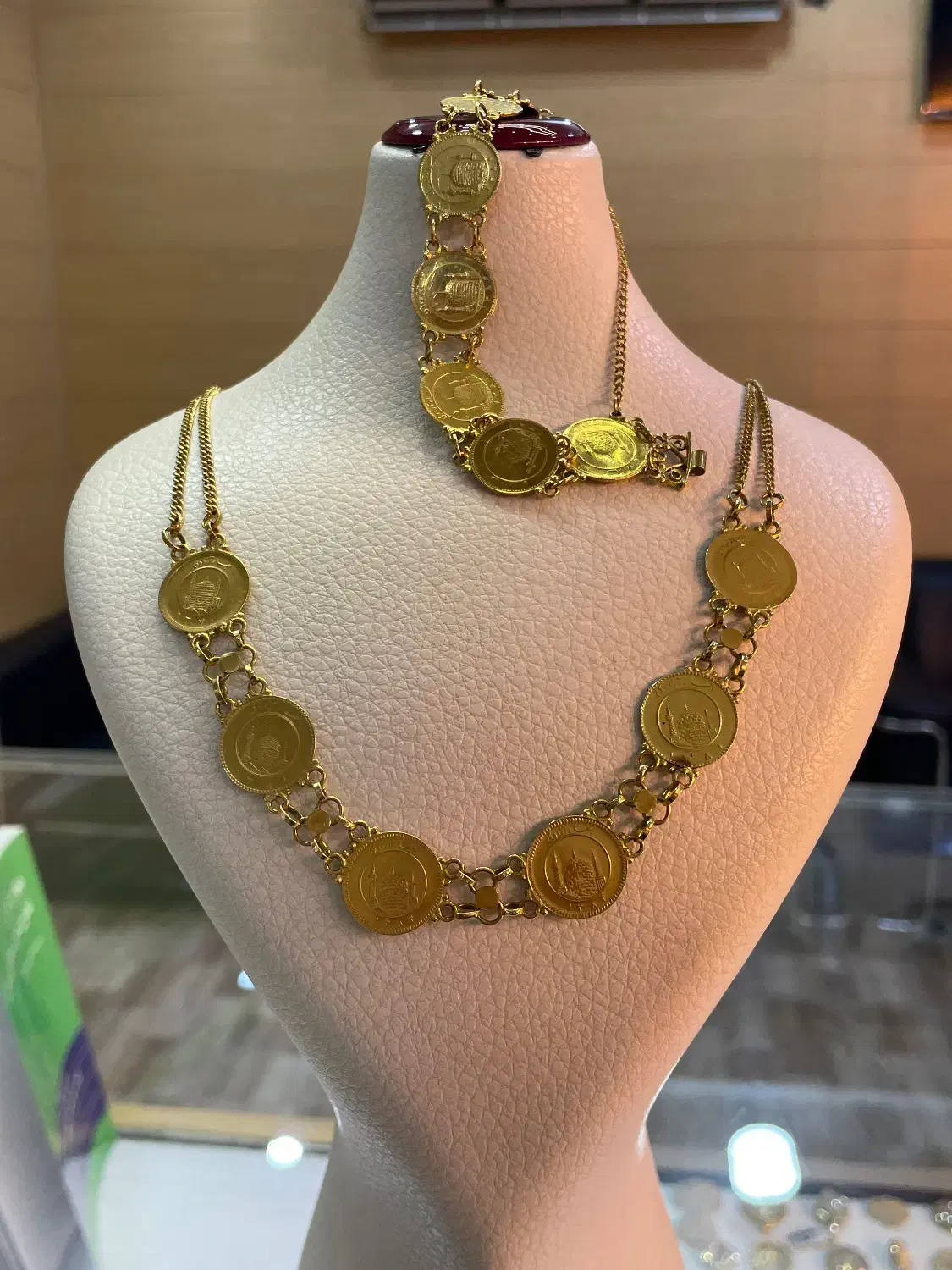 دستبند و گردنبند سکه ایی ۲۲ عیار|زیورآلات و اکسسوری|آبدانان, |دیوار