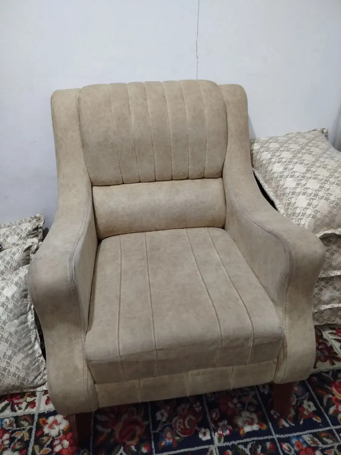 مبل ۷ نفره کرم رنگ|مبلمان خانگی و میز عسلی|پاکدشت, خاتون آباد|دیوار