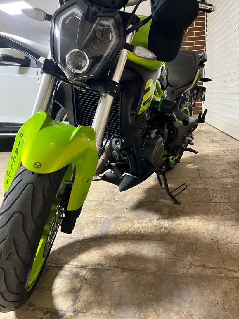 بنلی دو سیلندر ۳۰۰|موتورسیکلت|فومن, |دیوار