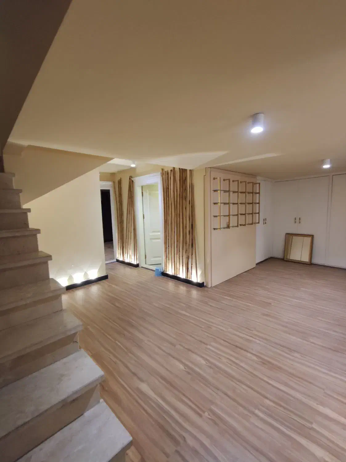 ۱۲۰۰ متر ویلا با دسترسی آسان