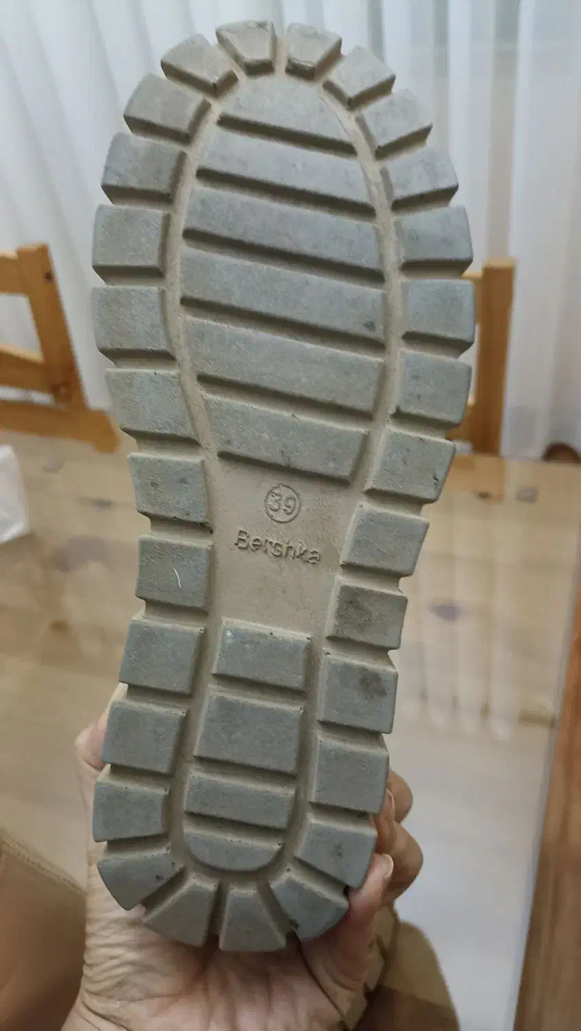 کتونی|کیف، کفش، کمربند|هشتگرد, فاز ۲ مهستان|دیوار