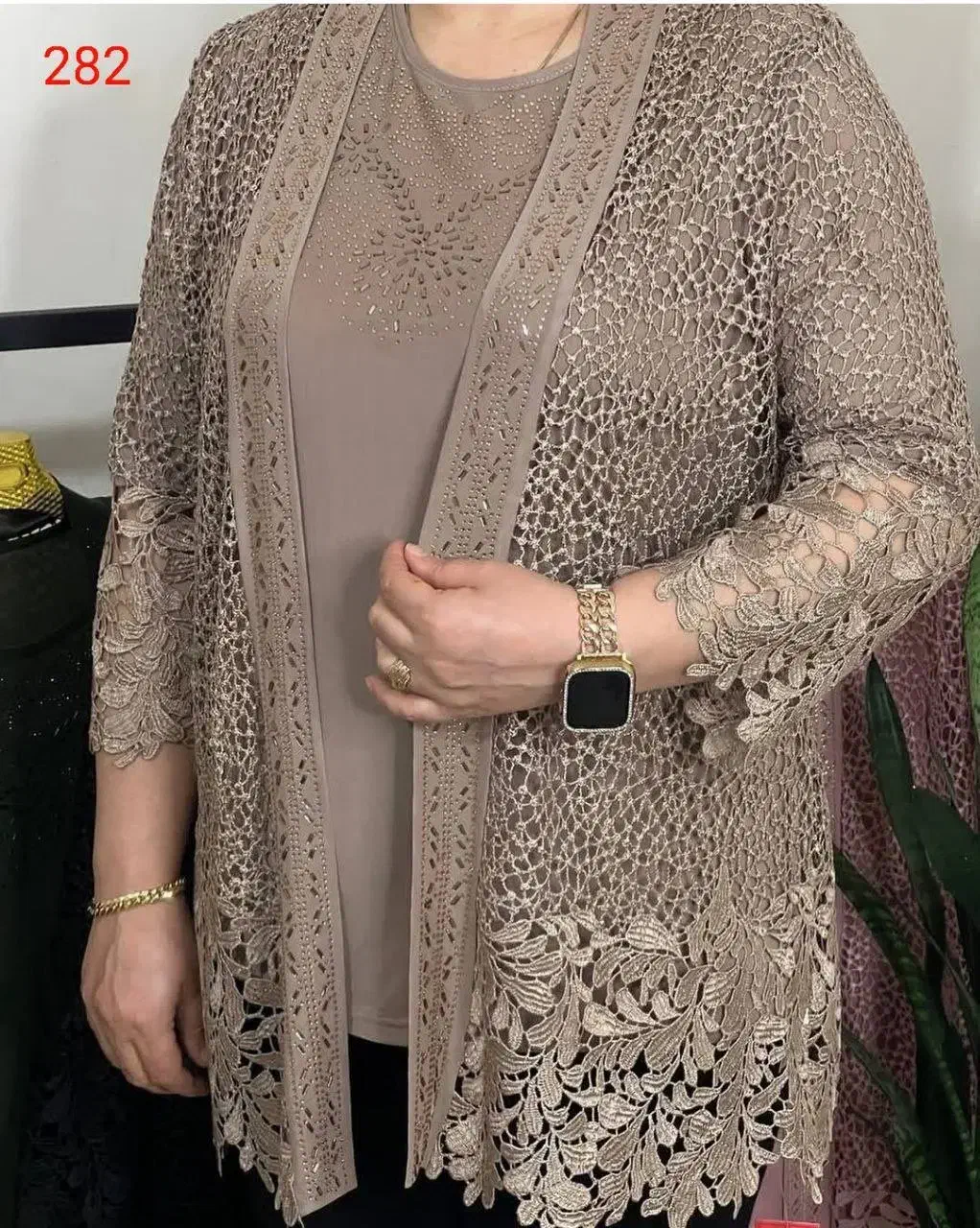 دوتیکه مجلسی|لباس|میانه, |دیوار