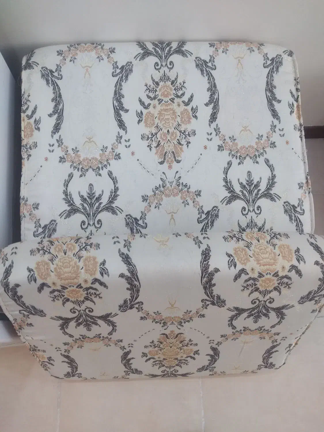 پشتی ابری|پشتی|فولادشهر, مسکن مهر فولادشهر|دیوار