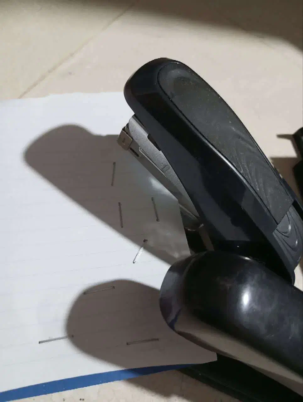 دستگاه منگنه و پانچ|لوازم التحریر|گلوگاه بابل (گلیا), |دیوار