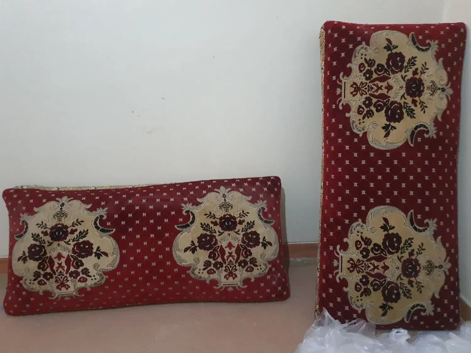 پشتی دو نفره|پشتی|شاهین‌شهر, فردوسی|دیوار