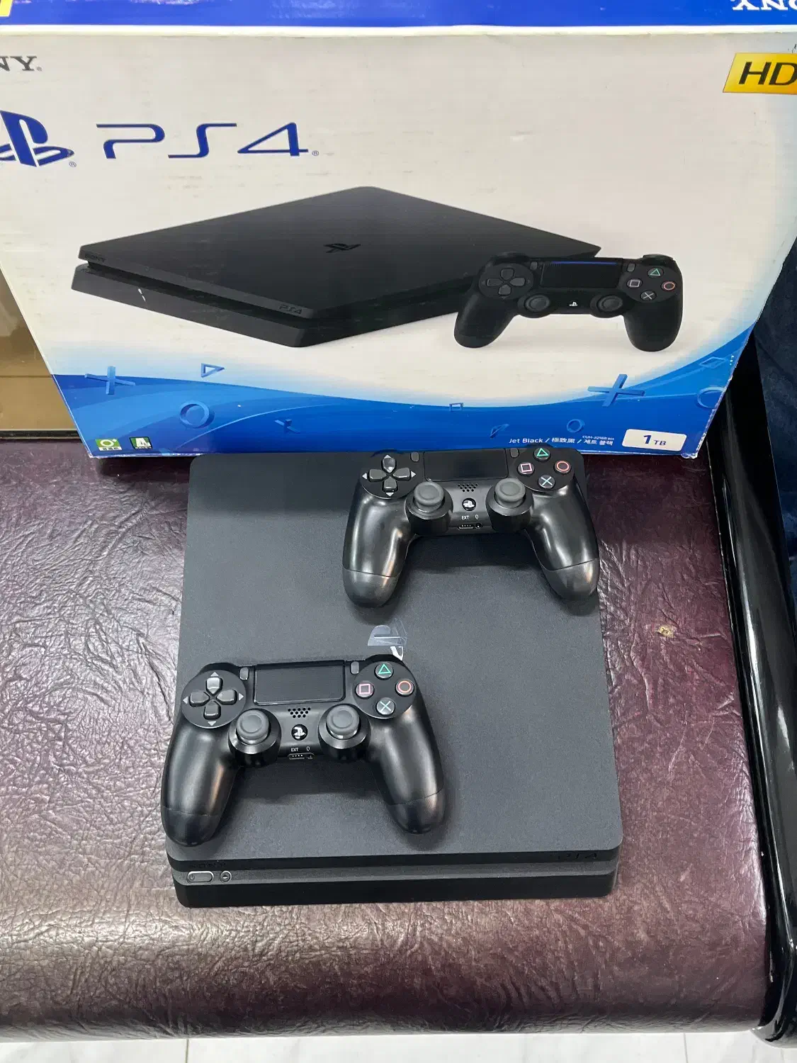 پلی استیشن ps4 به همراه دو دسته و کارتون|کنسول، بازی ویدئویی و آنلاین|نوشهر, |دیوار