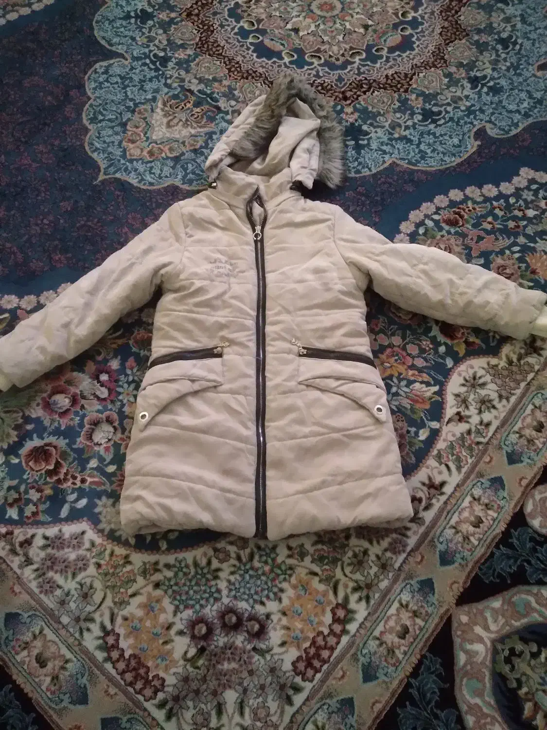 پالتو دخترانه در حد سایز ۴۲ بدون کوچکترین زدگی|لباس|پاکدشت, شهرک امام رضا|دیوار