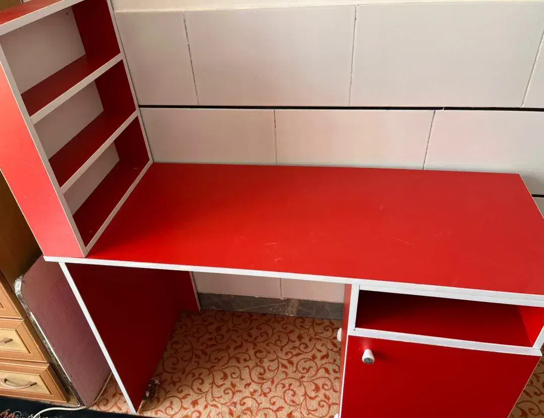 میز|میز تحریر و کامپیوتر|یزد, |دیوار