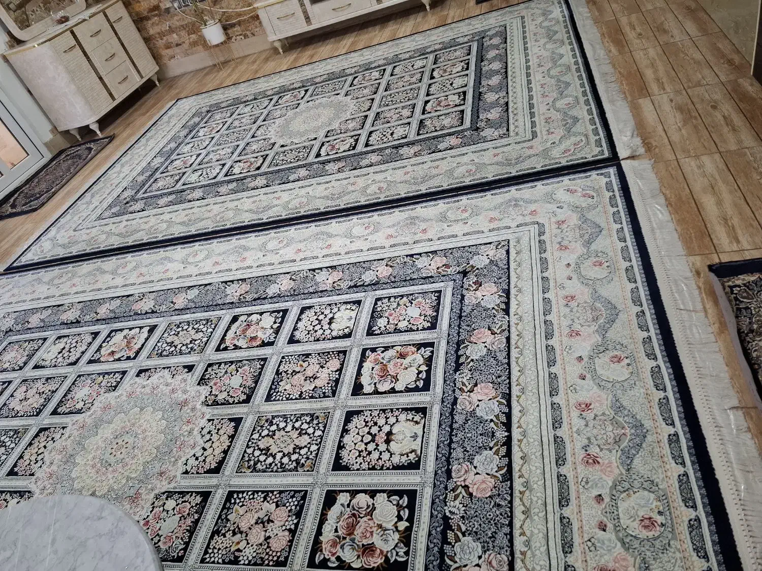 دو‌عددفرش ۹متری با ی دست مبل ۵نفره|فرش|ورامین, ورامین|دیوار