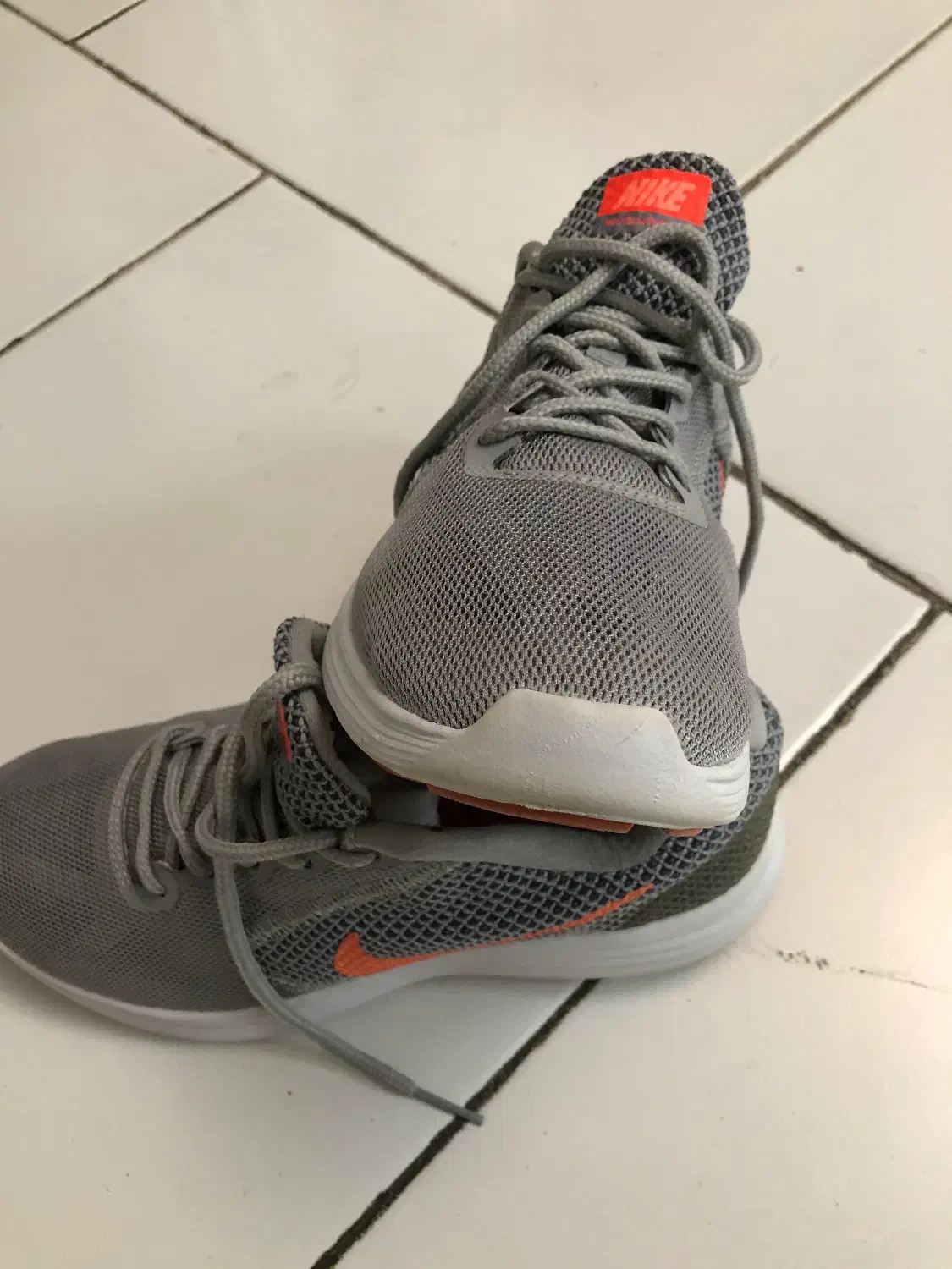 کتانی  زنانه نایکی اصلی|کیف، کفش، کمربند|رشت, لاکان شهر|دیوار