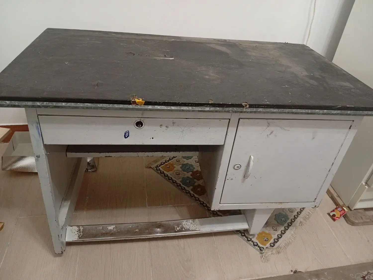 میز کار|میز تحریر و کامپیوتر|طبس, |دیوار