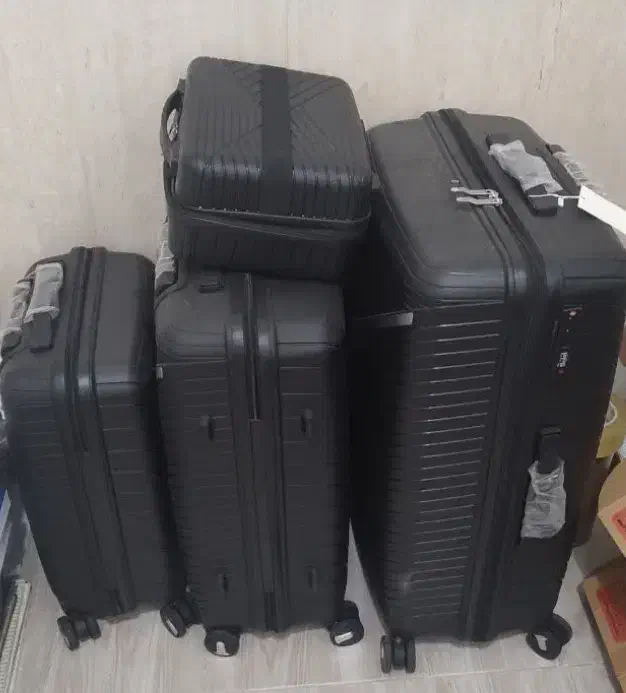 چمدان مسافرتی 4عددی|کیف، کفش، کمربند|مشهد, عامل|دیوار