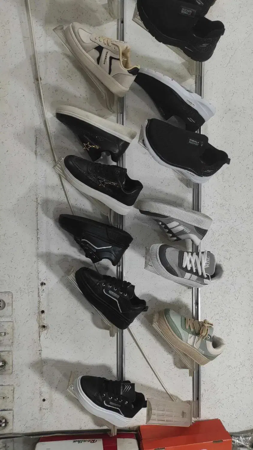 کفش اسپورت و فوتبالی|کیف، کفش، کمربند|اصفهان, خرم|دیوار