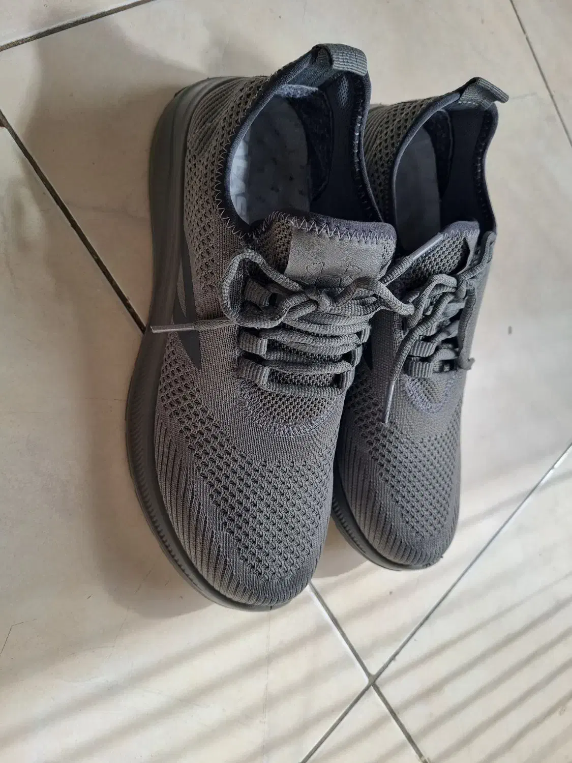 کفش اسپرت|کیف، کفش، کمربند|تهران, باغ فیض|دیوار