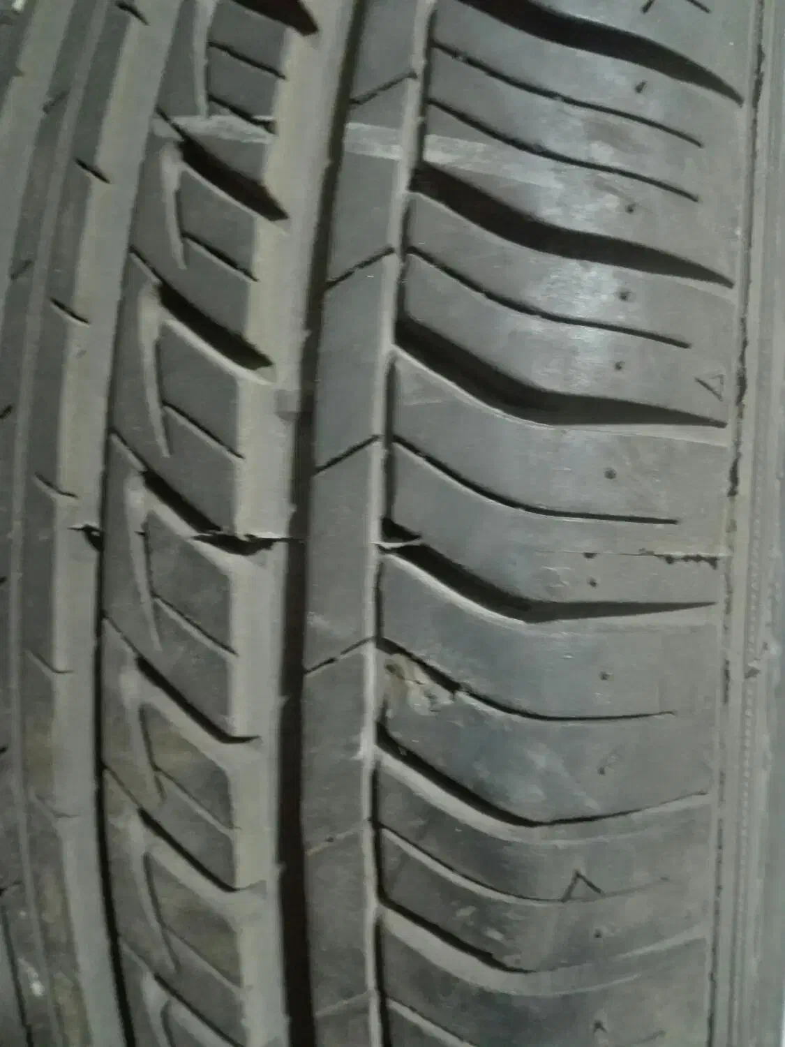 یک عدد لاستیک با یک جفت چراغ عقب 206|قطعات یدکی و لوازم جانبی|بندر ماهشهر, |دیوار