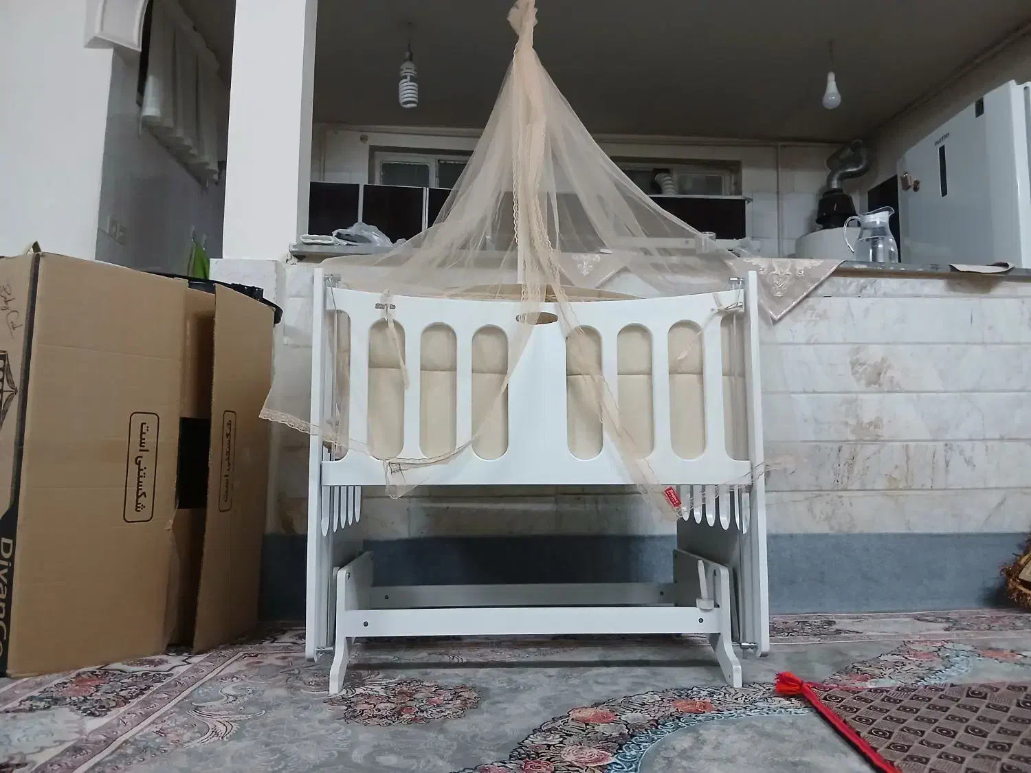 تخت کنار مادر|تخت و سرویس خواب|قم, باغ شریفی|دیوار