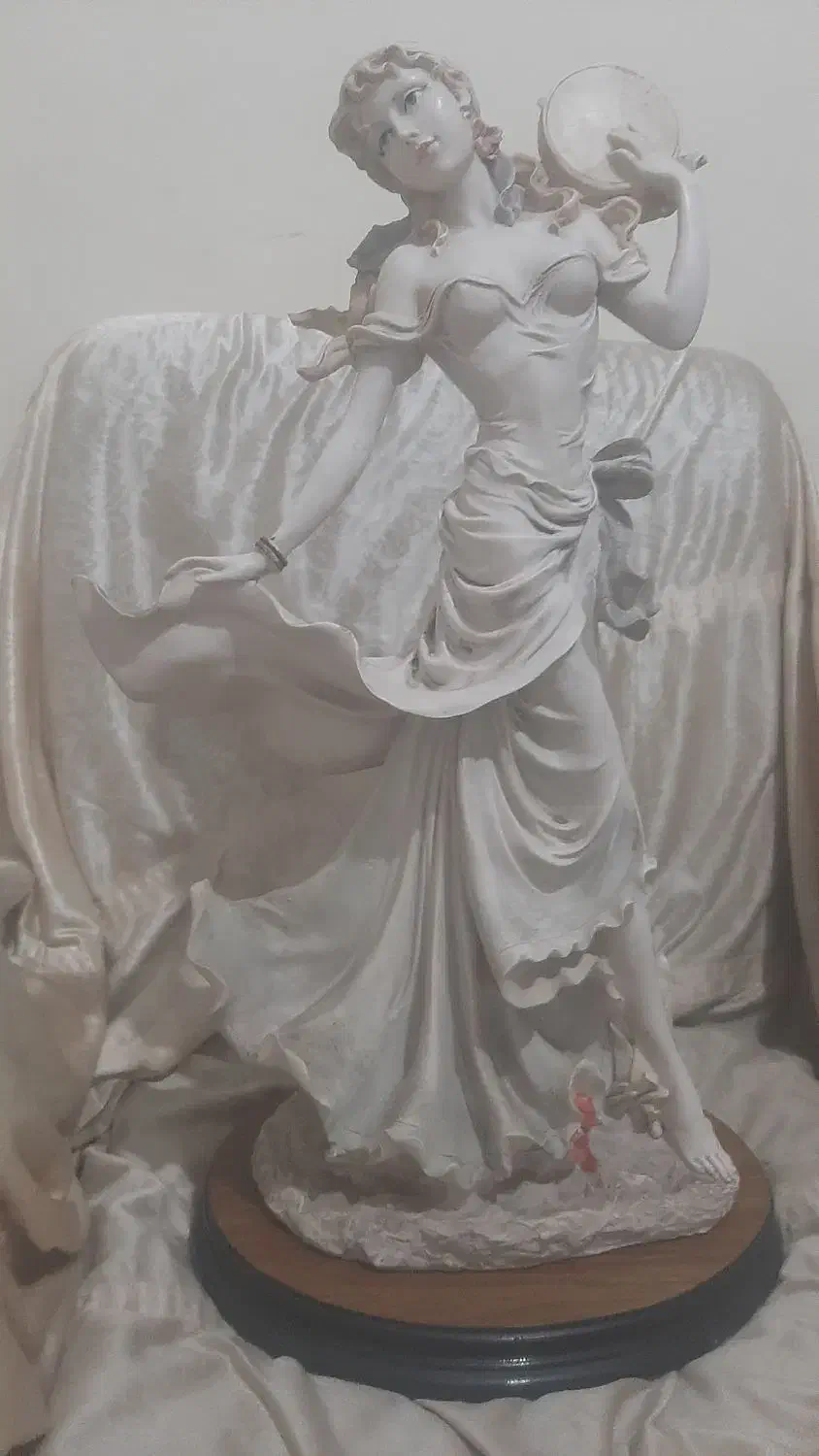 مجسمه پلی استر وارداتی آنتیک(دختر تنبورین زن)|مجسمه، تندیس، ماکت|پرند, فاز ۵|دیوار