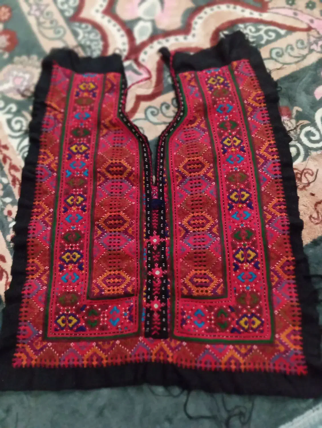 زیاستین چرخ دست|لباس|خاش, |دیوار