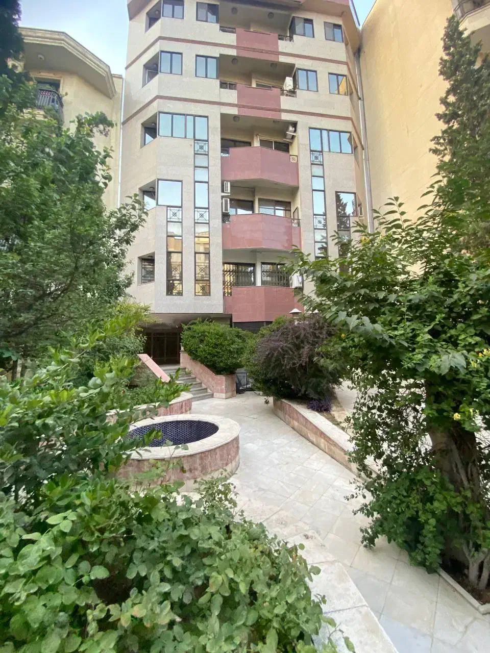 میرداماد شمالی ۲۰۰متر سه خوابه