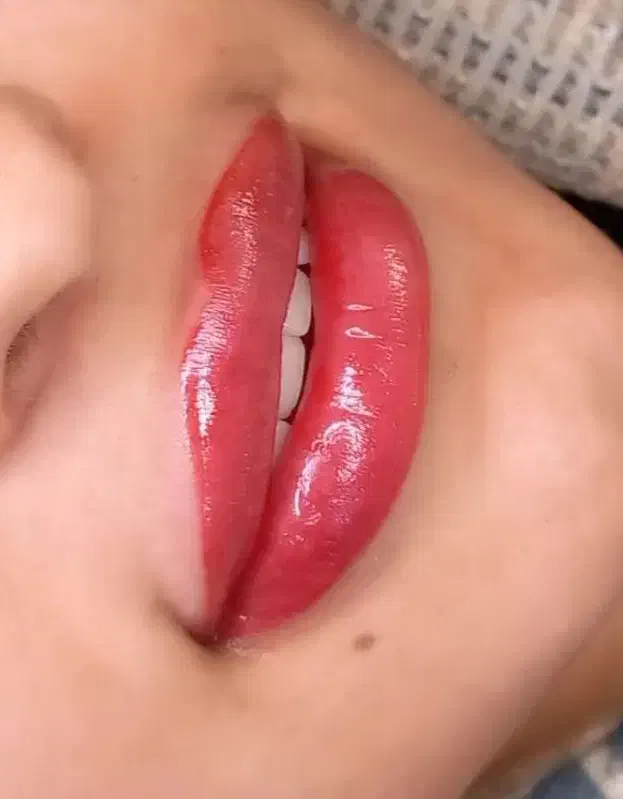 خدمات ب صورت حرفه ای میکرو ناخن رنگ کراتین پدیکور|خدمات آرایشگری و زیبایی|نهاوند, |دیوار