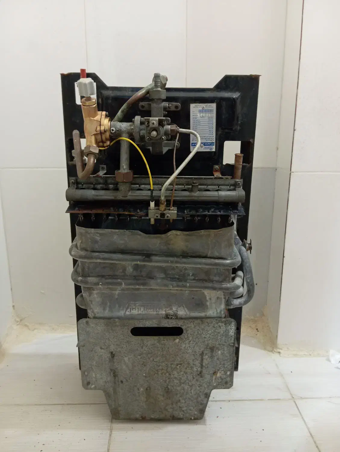 فروش فوری آبگرمکن گازی دیواری|آبگرمکن، پکیج، شوفاژ|خرمشهر, |دیوار