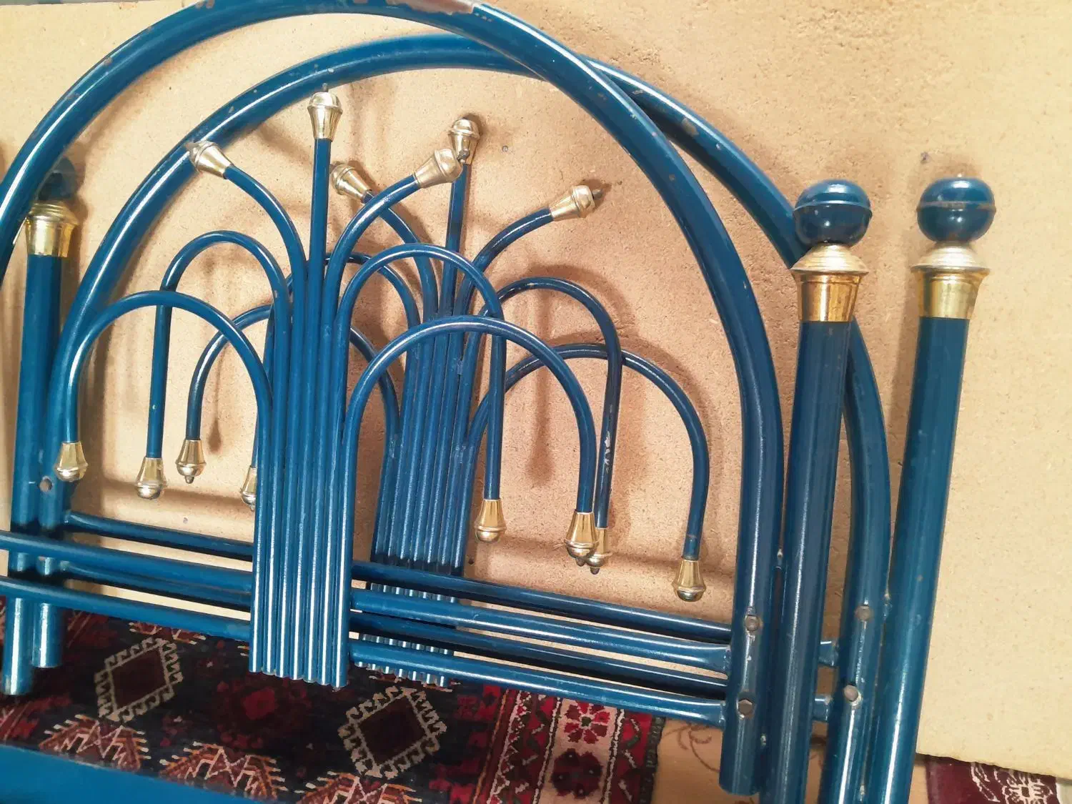 تخت فلزی یک نفره|تخت و سرویس خواب|سربیشه, |دیوار