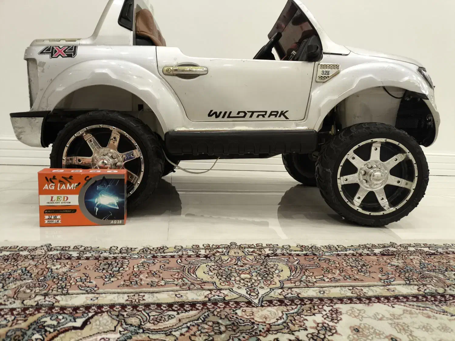 ماشین شارژی مفت فقط و فقط و فقط ۱۳ملیون|اسباببازی بچه|مشهد, نیروی هوایی|دیوار